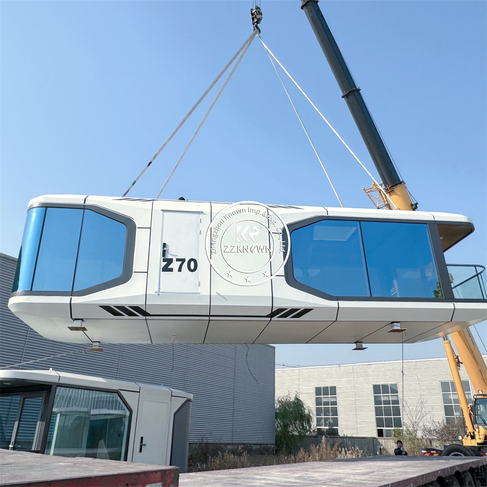 スマート機能と持続可能なデザインのキャビン空間住宅、モダンで - Sustainable Living House Designs のレビューと価格